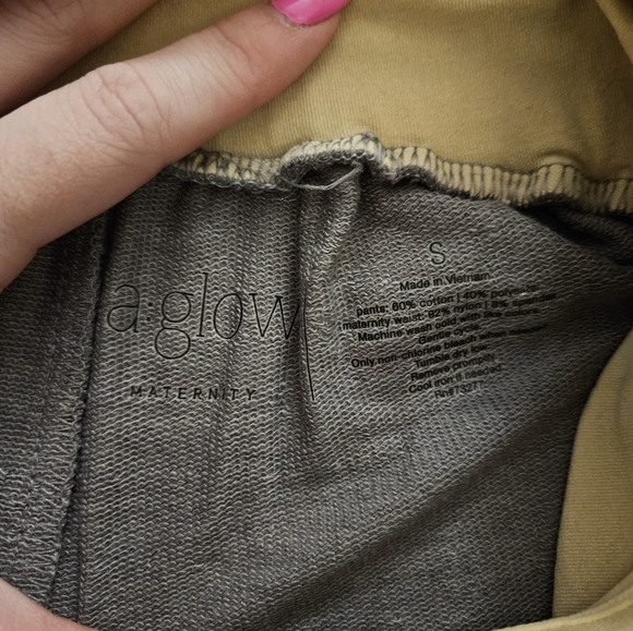 Maternity Shorts - Picture 4 of 4